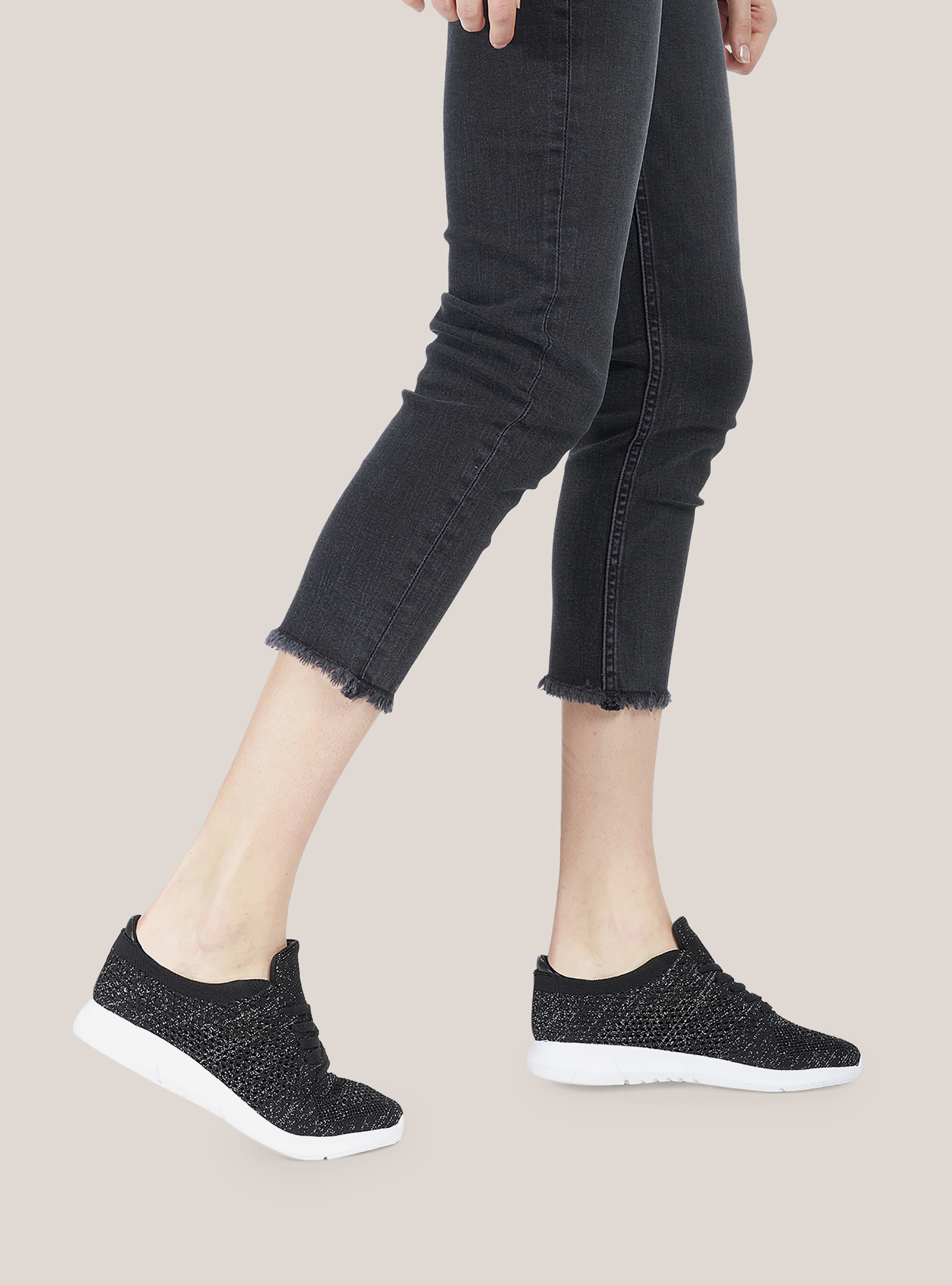 Trainers donna in tessuto traforato leggero, NERO