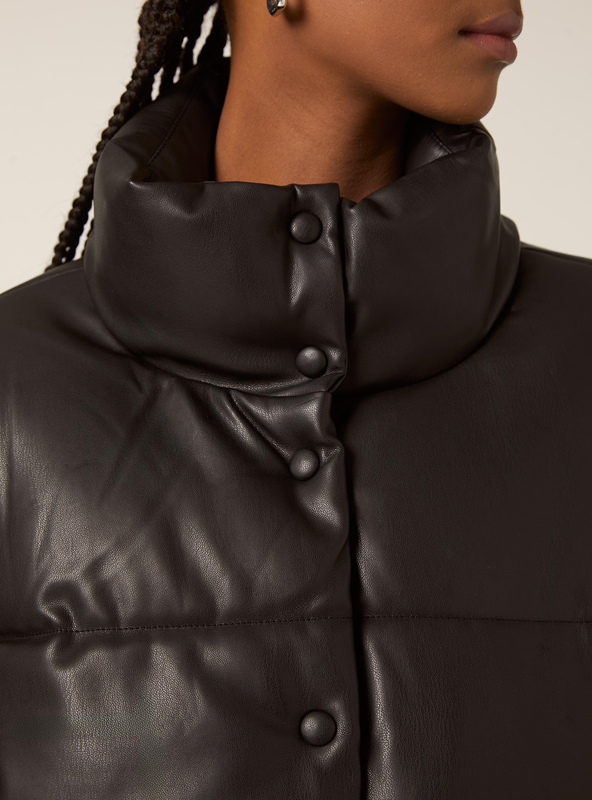 Giubbotto imbottito effetto pelle, BK1 BLACK