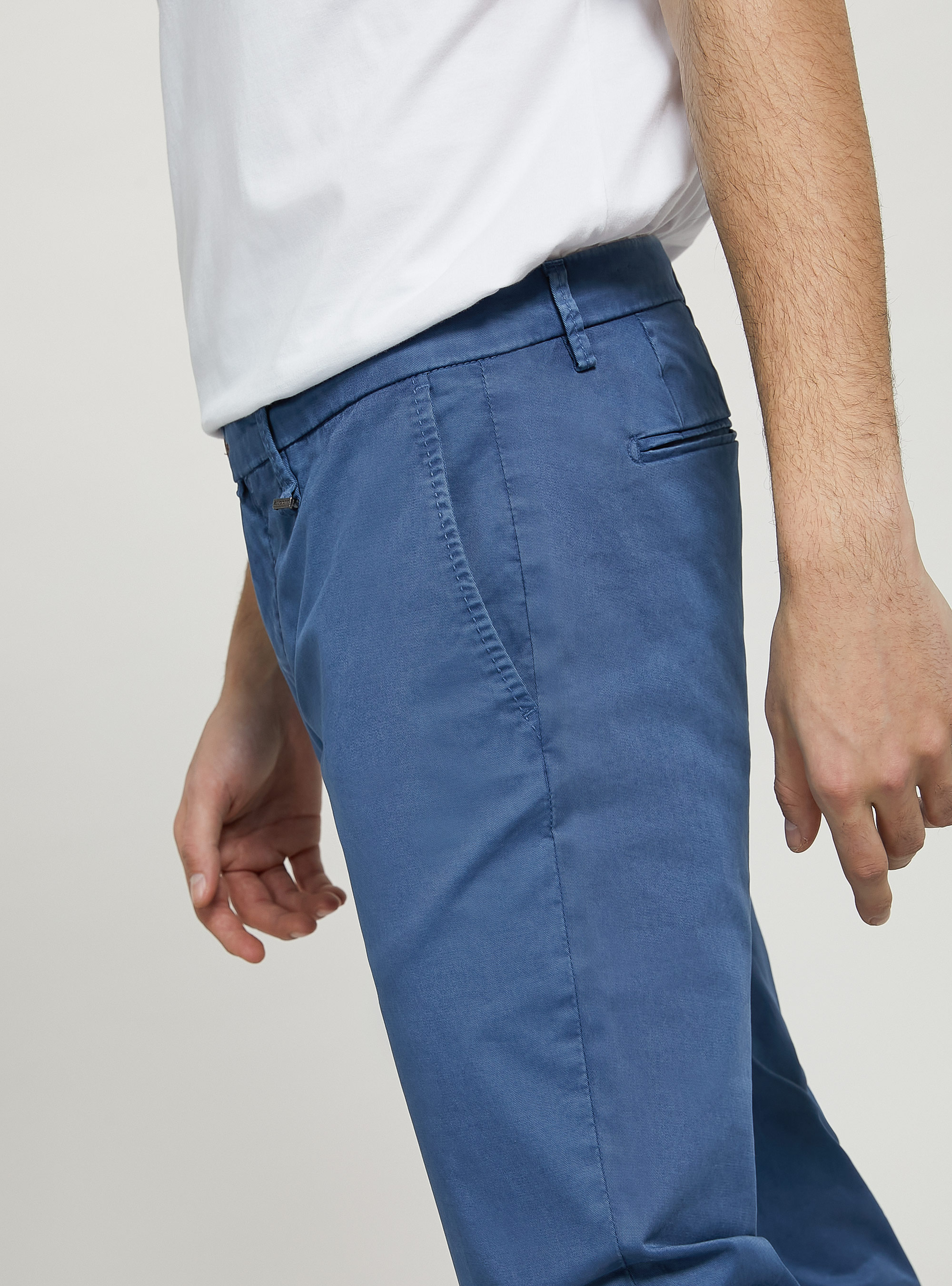 Pantalones chinos de sarga de algodón elástico, AZ1 AZURE DARK