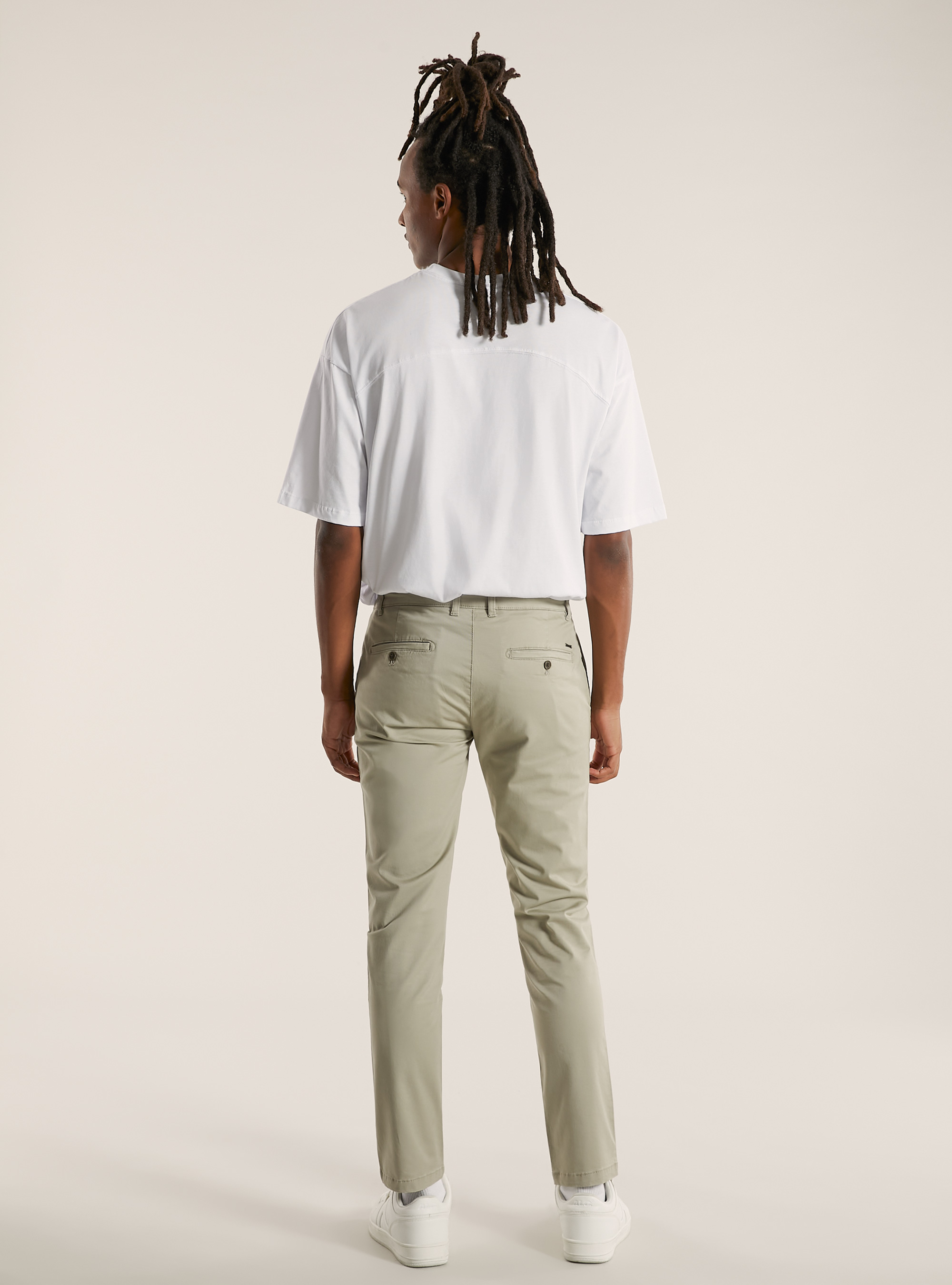 Pantal&oacute;n chino ajustado de sarga el&aacute;stica, BG2 BEIGE MEDIUM