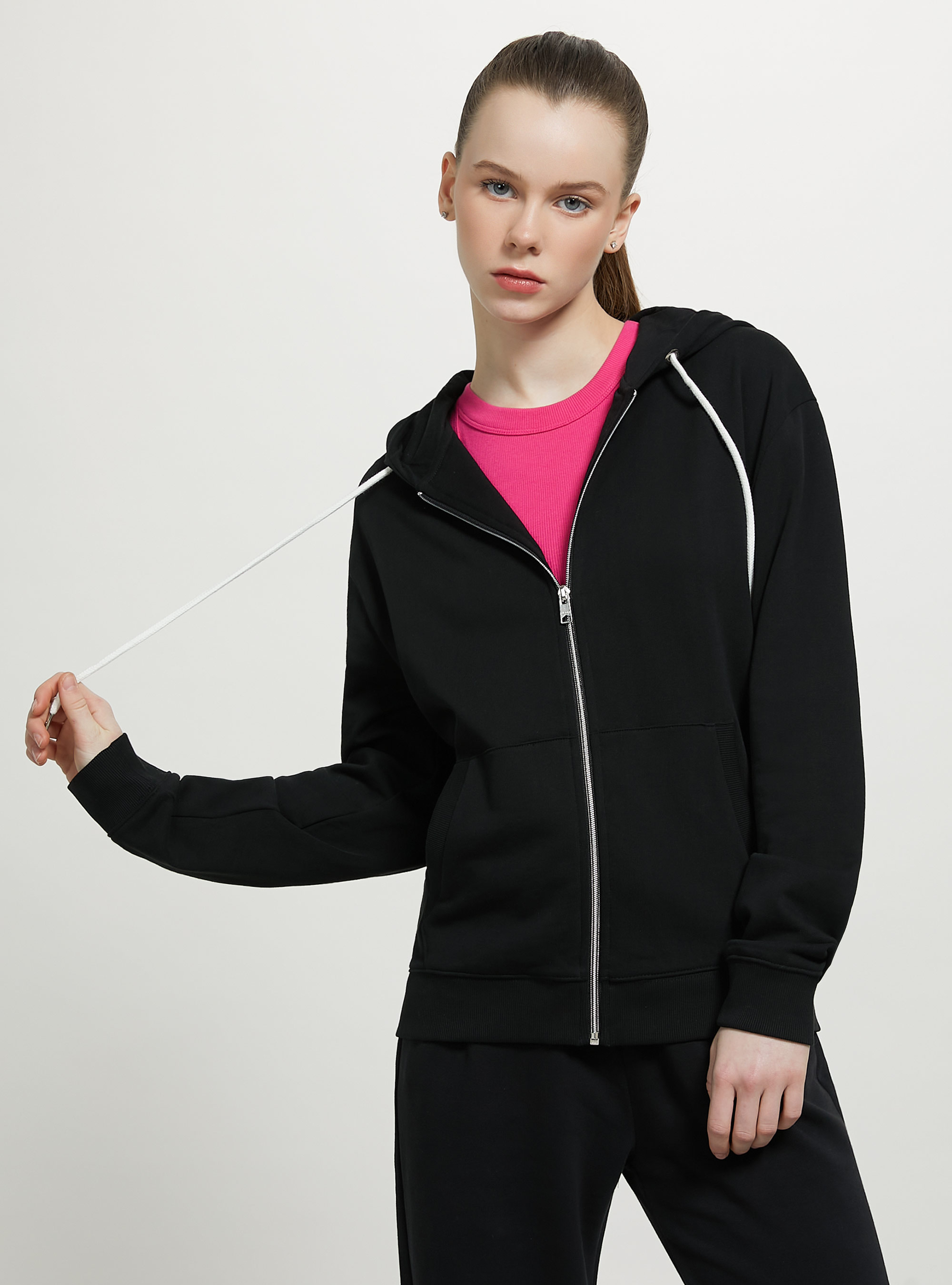 Felpa basic in cotone con zip e cappuccio, NERO