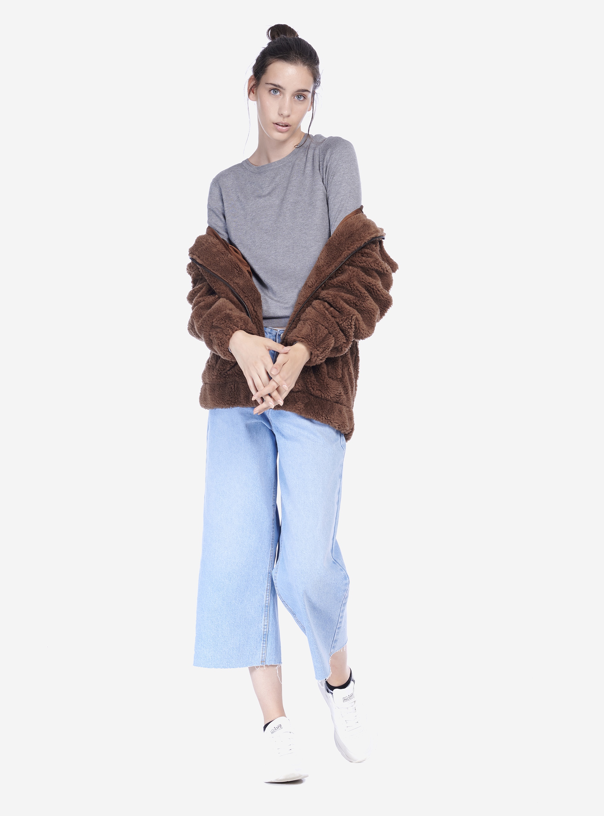 OVERSIZED SWEATER ROUND-NECK WITH BUTTONS ON THE WRISTS, GREY MELANGE