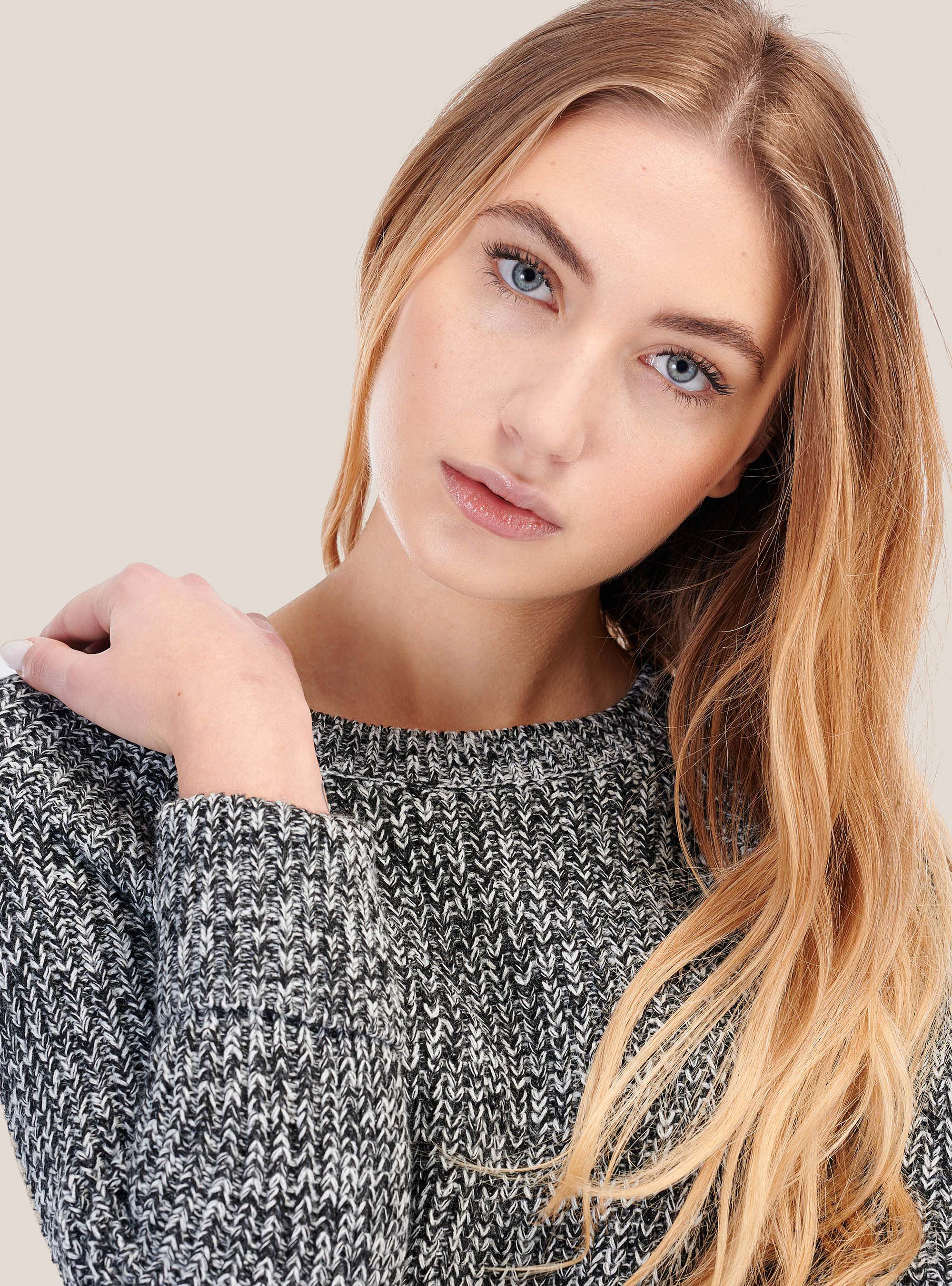 Round neck pullover with zip on the back, C101 BLACK/C004 OFF-WHITE