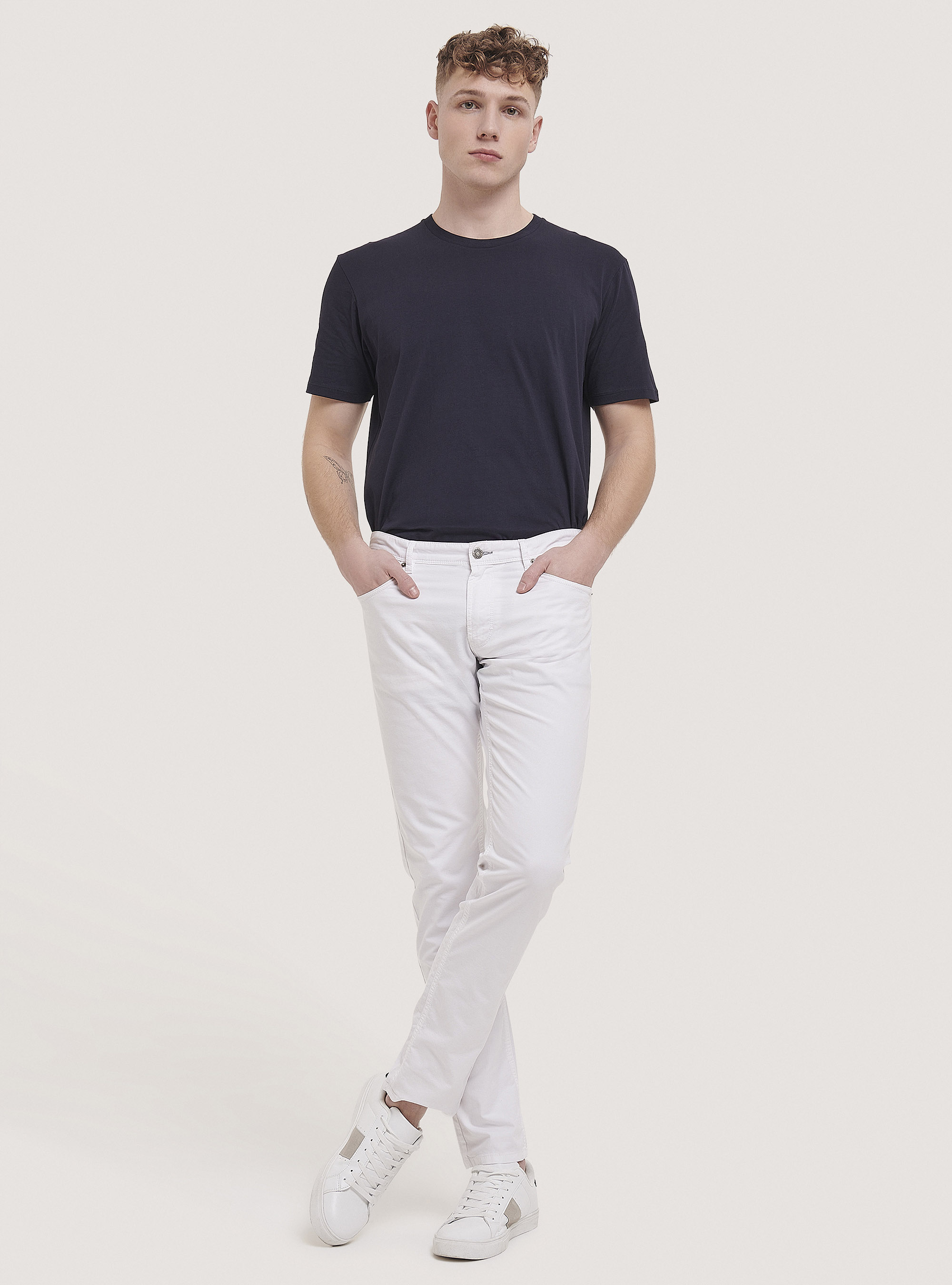 Pantalones slim fit en mezcla de algod&oacute;n, C0056 OFF WHITE