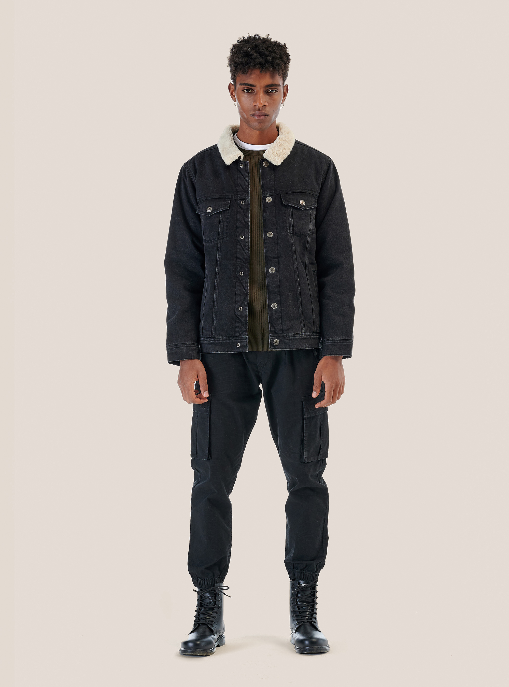 Giubbotto in denim con inserti in agnellato, NERO