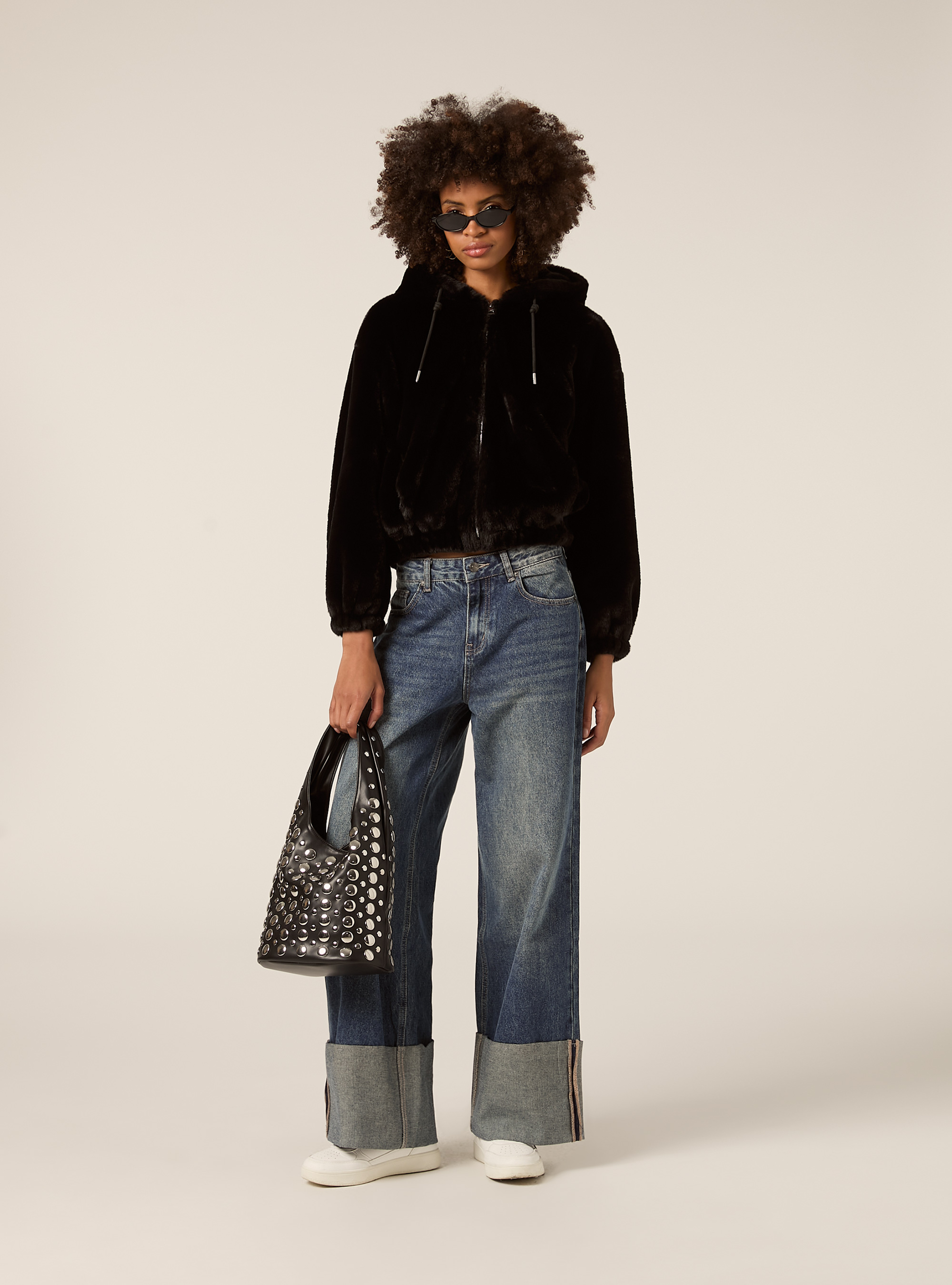 Giubbotto con cappuccio in pelliccia sintetica, BK1 BLACK