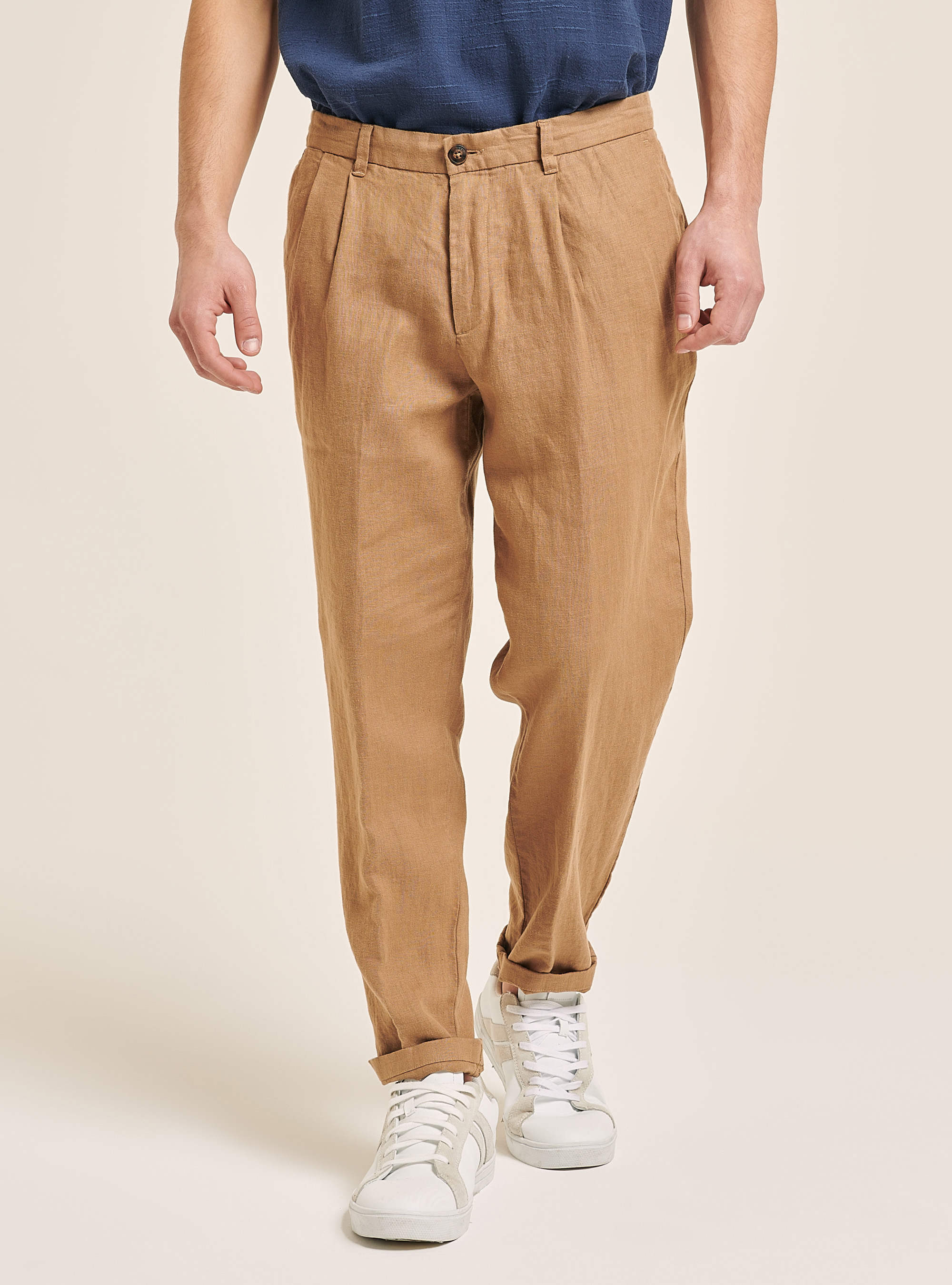 Pure linen trousers with pleats, C5527 CAMEL