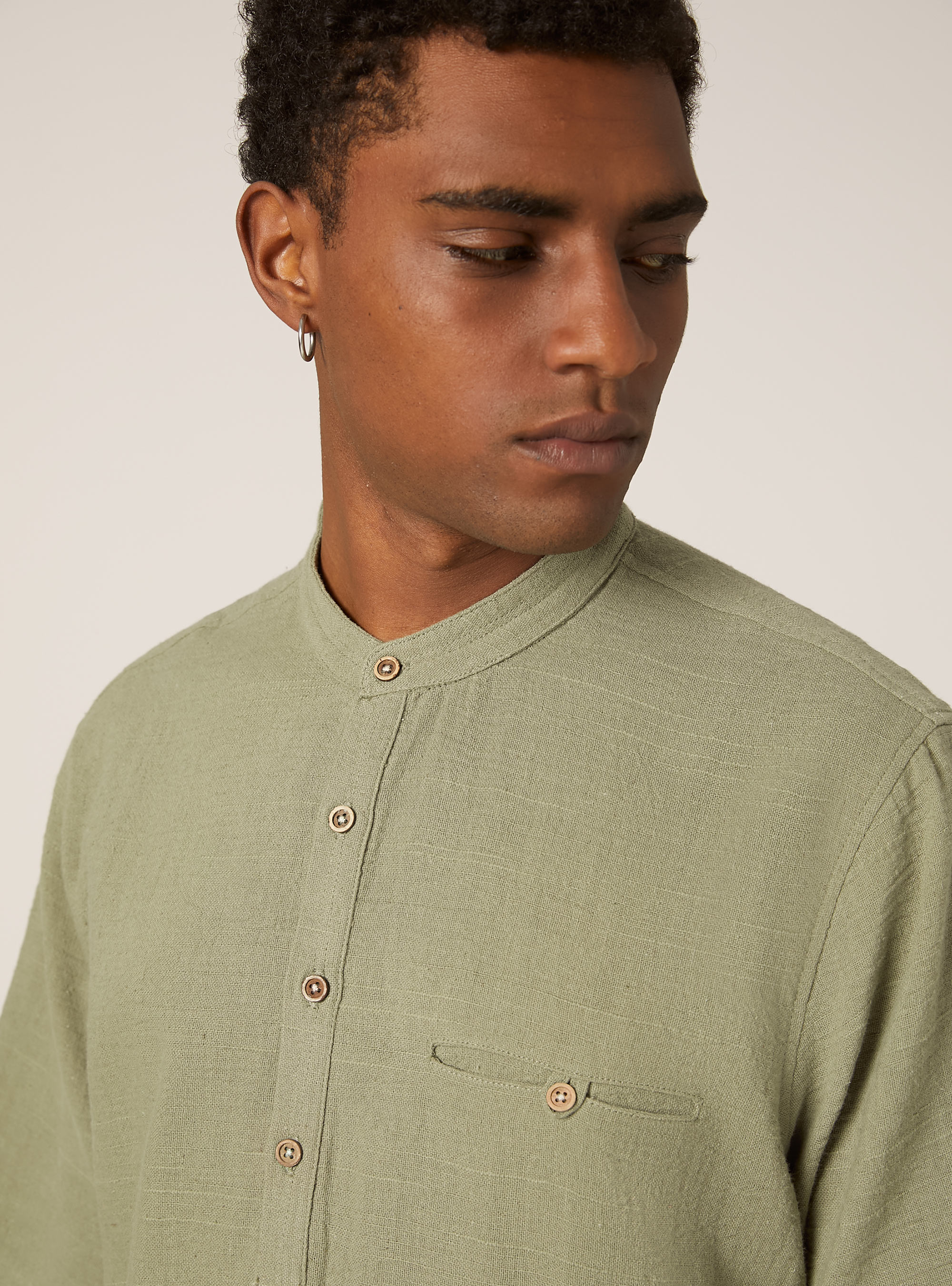 Camisa de mezcla de lino con cuello coreano, KY2 KAKY MEDIUM