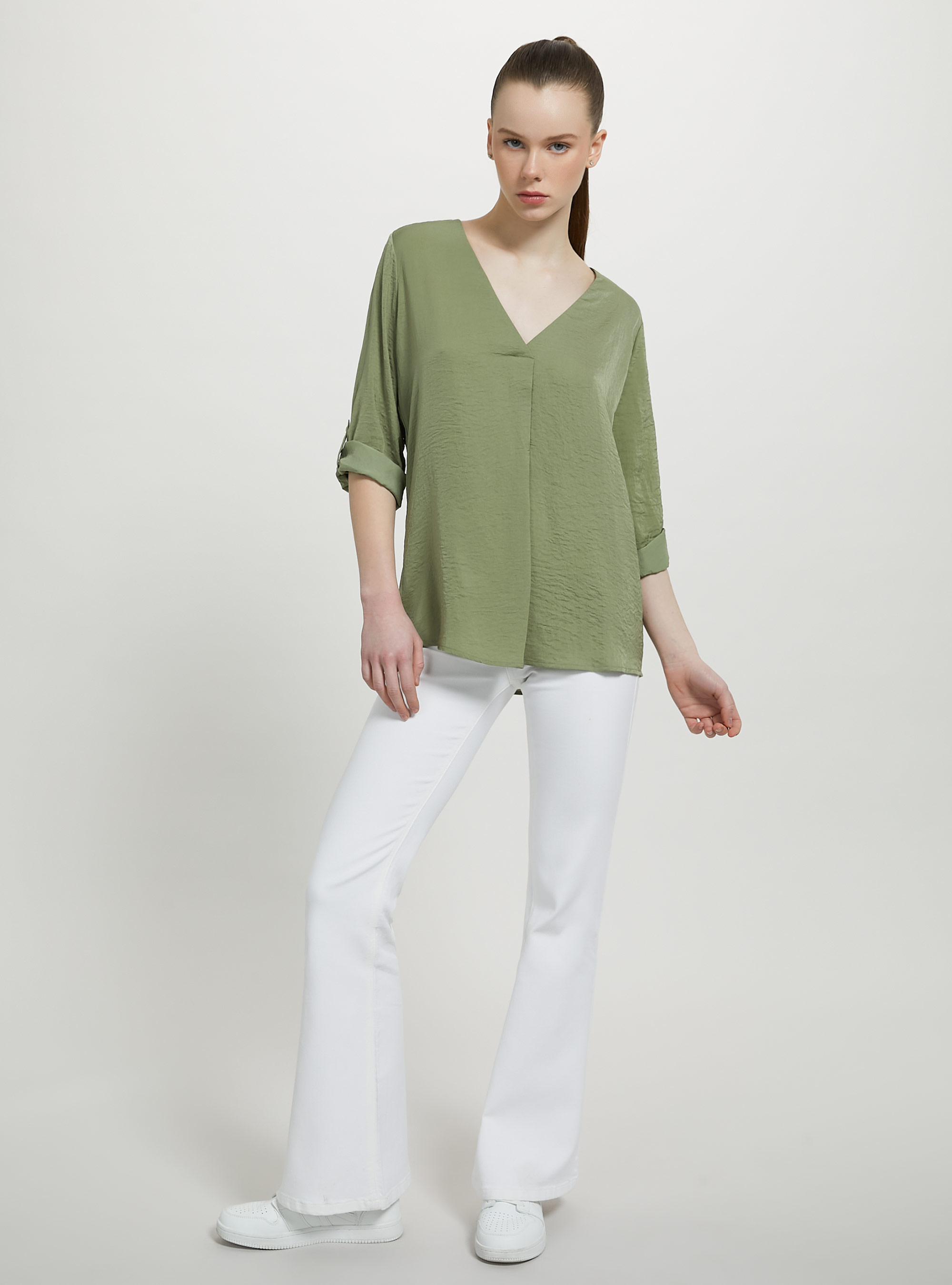 Plain-coloured blouse with neckline, KY3 KAKY LIGHT