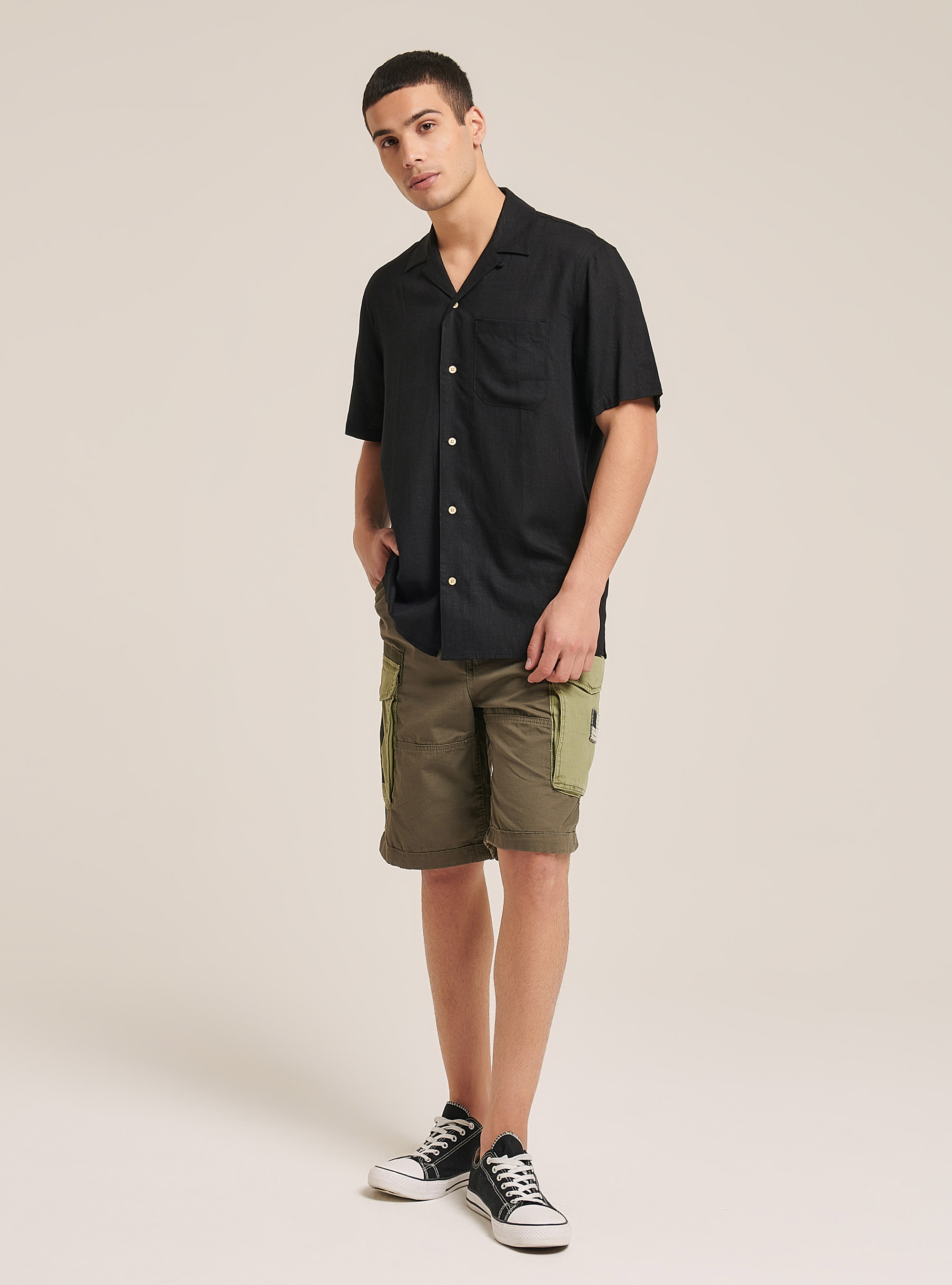 Camicia in misto lino con collo bowling, NERO