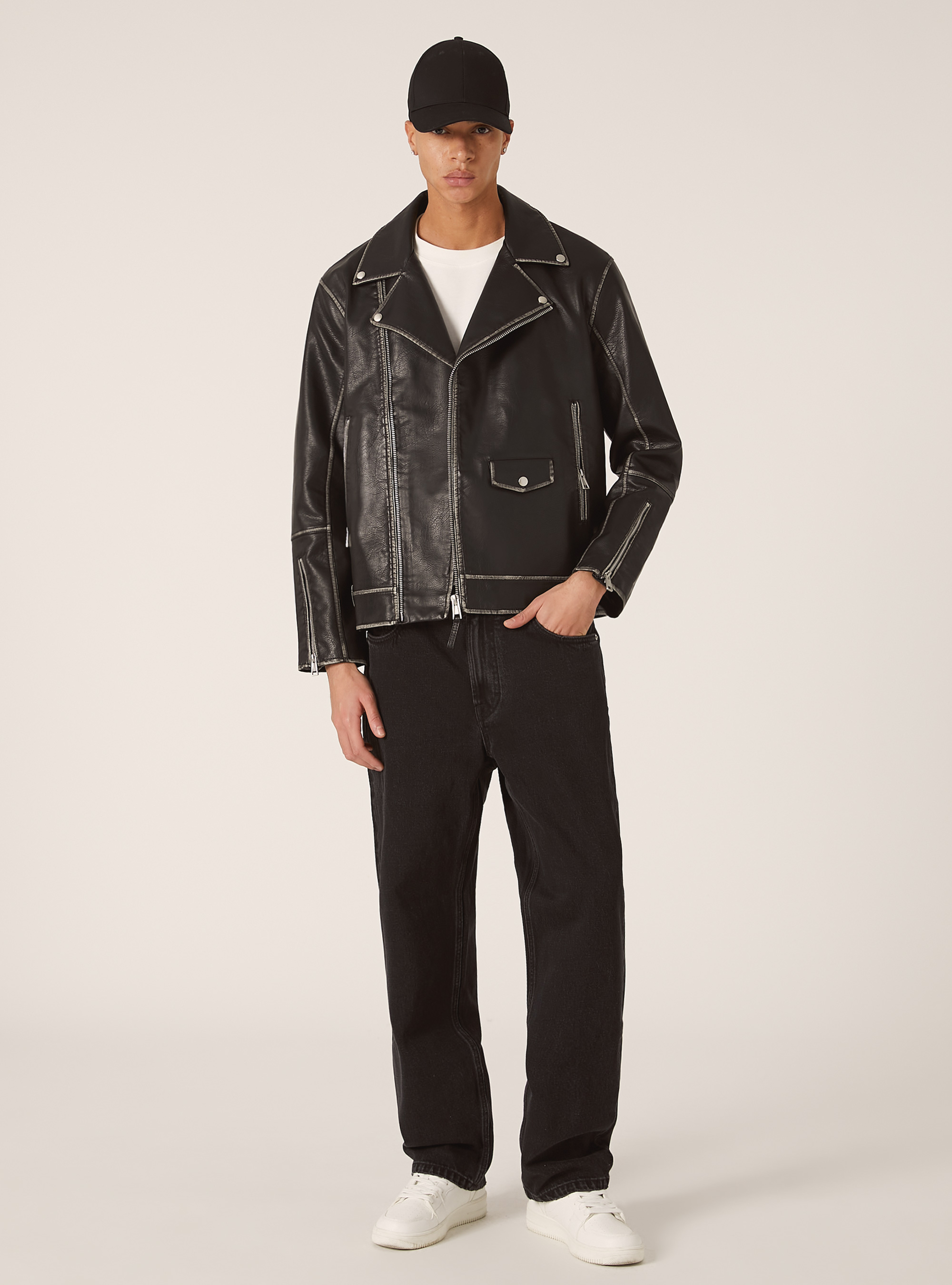 Pantalon droit en denim color&eacute;, BK1 BLACK