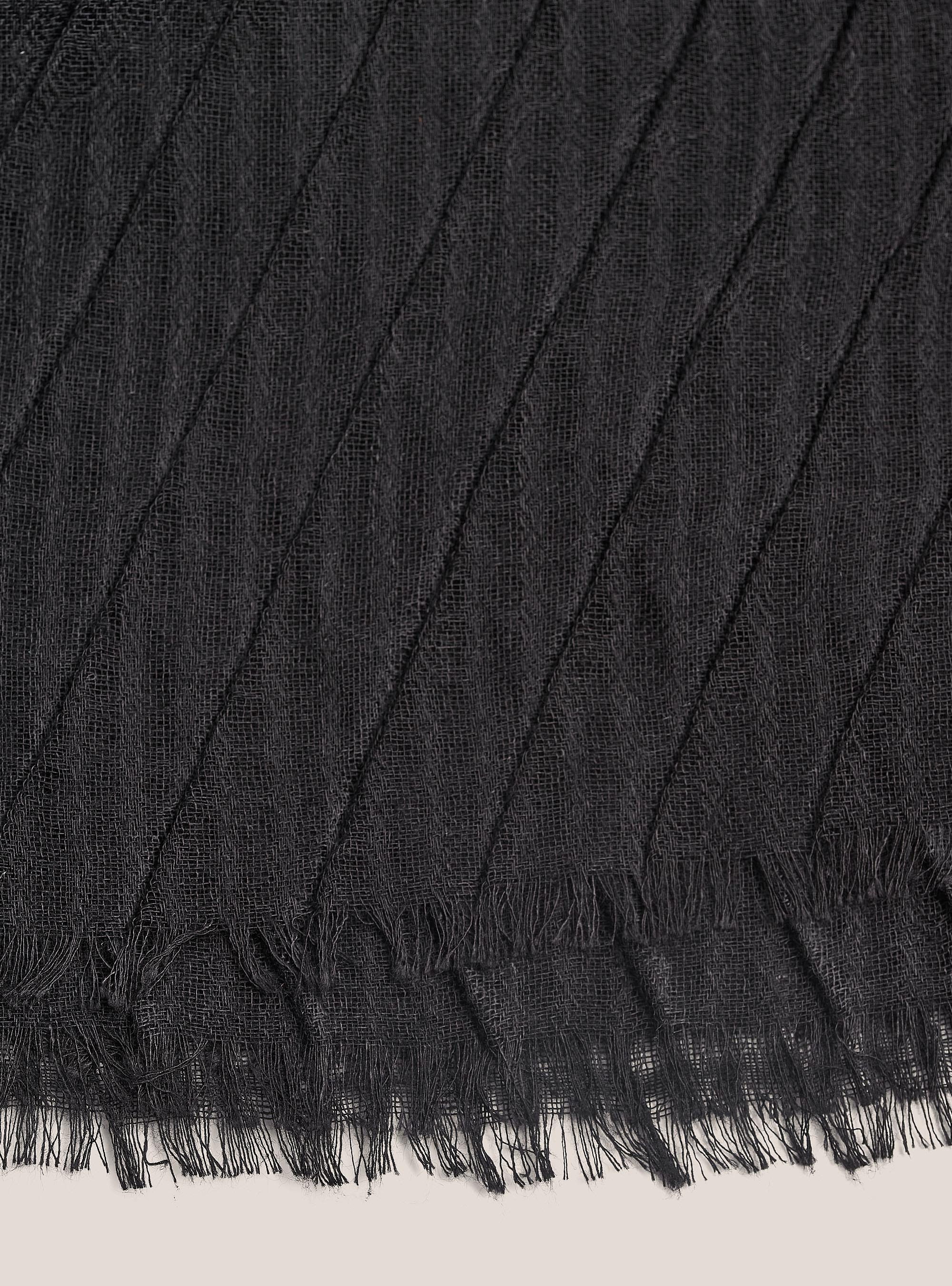 Lightweight scarf with fringes, BLACK