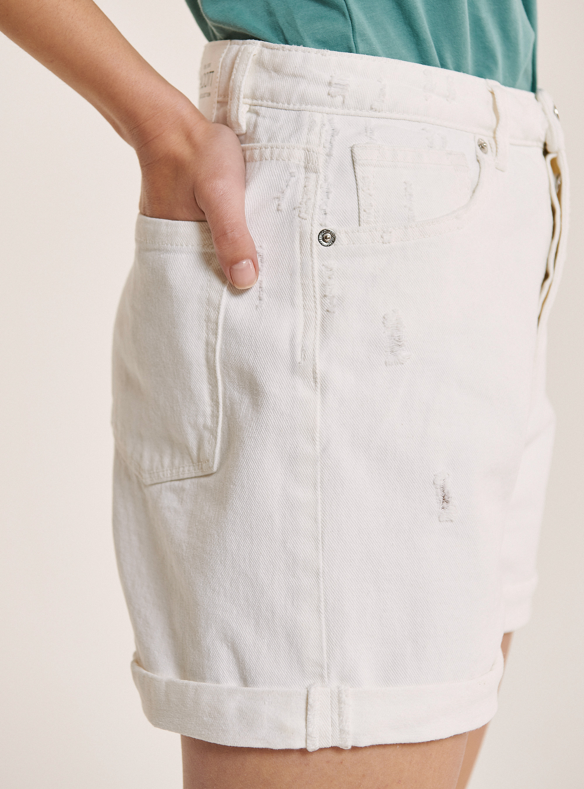 Denim mom fit shorts, WHITE