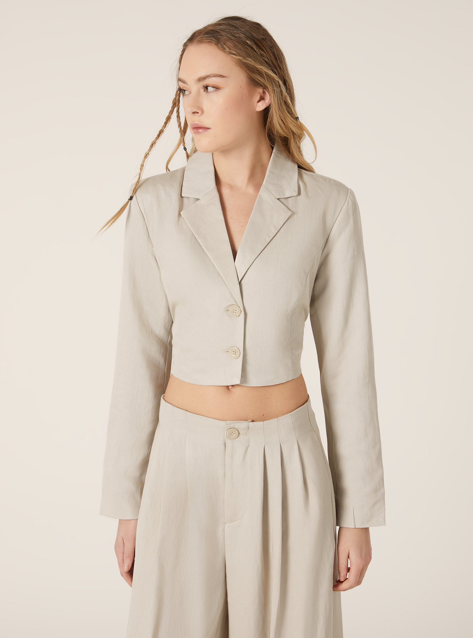 Giacca cropped con fiocco, BG2 BEIGE MEDIUM