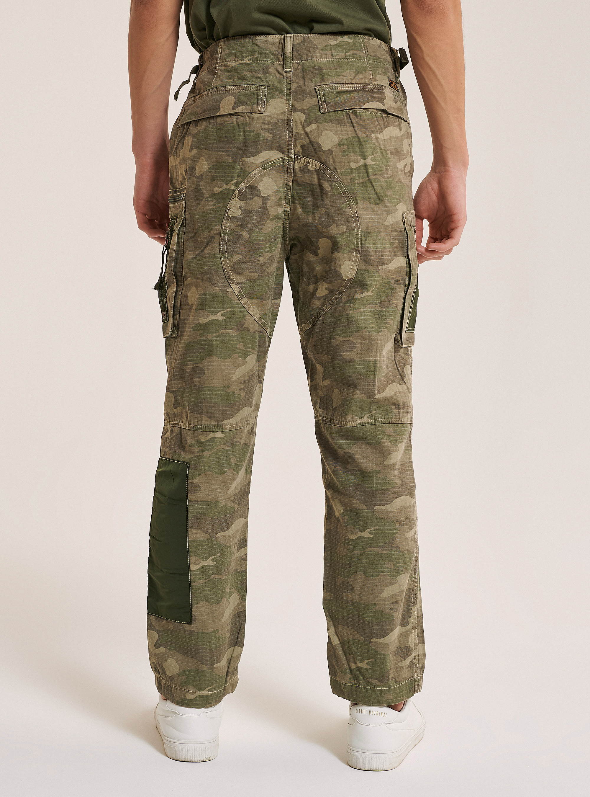 Camouflage cargos with contrasting details, CAMOUFLAGE