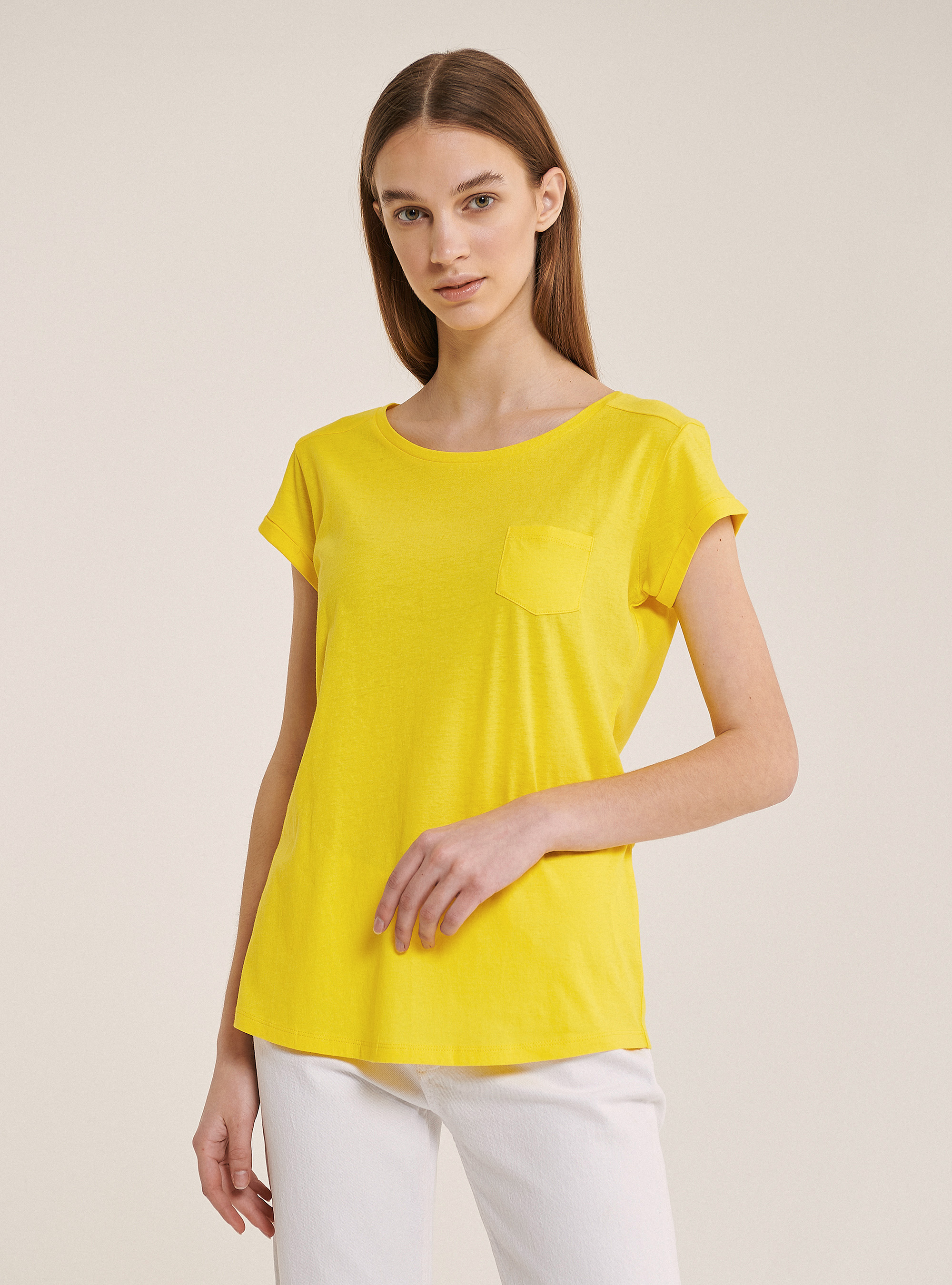 Camiseta esencial de algod&oacute;n con bolsillo en el pecho, C785 YELLOW