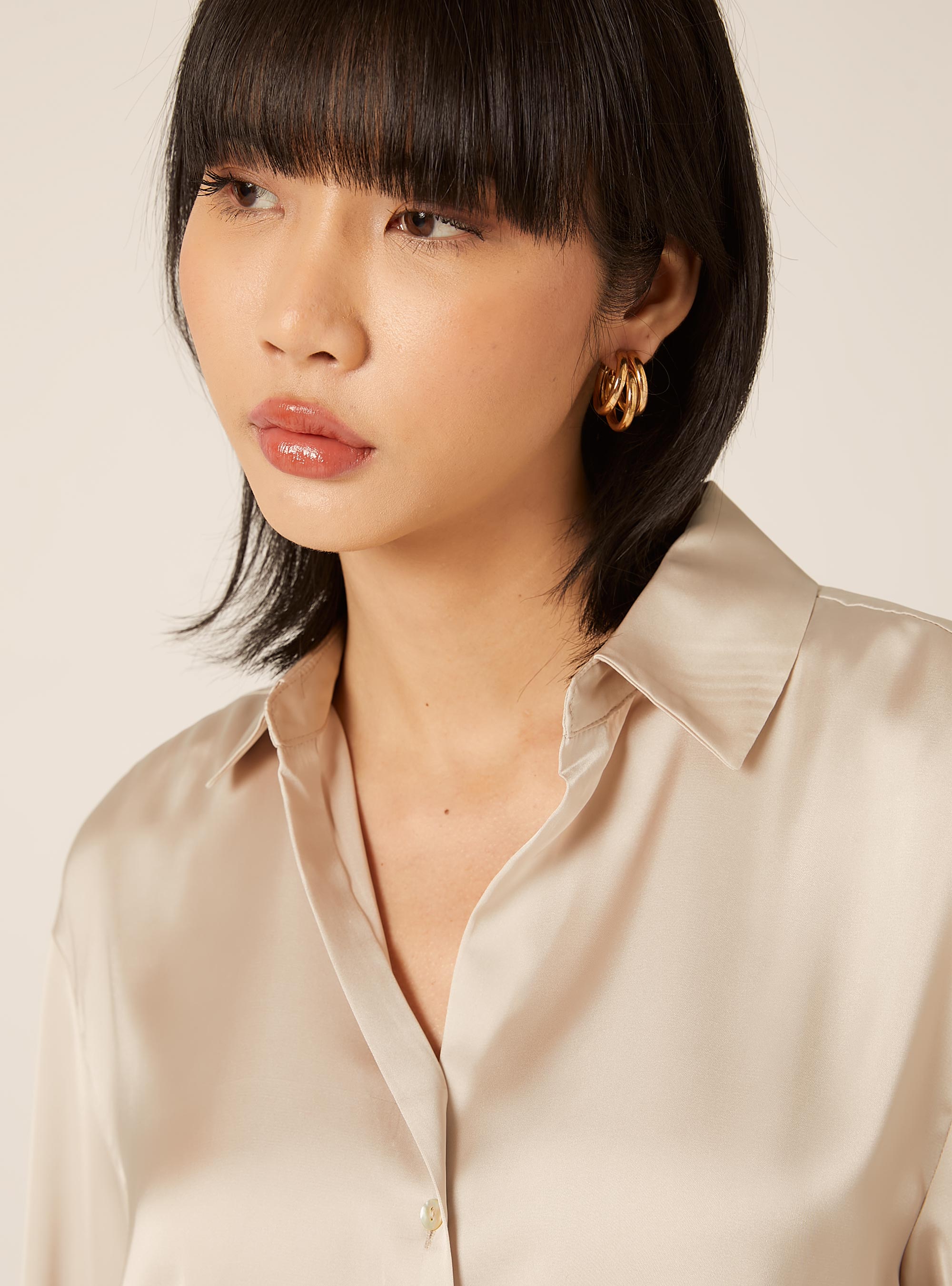 Camicia in satin con colletto a revers, BG2 BEIGE MEDIUM