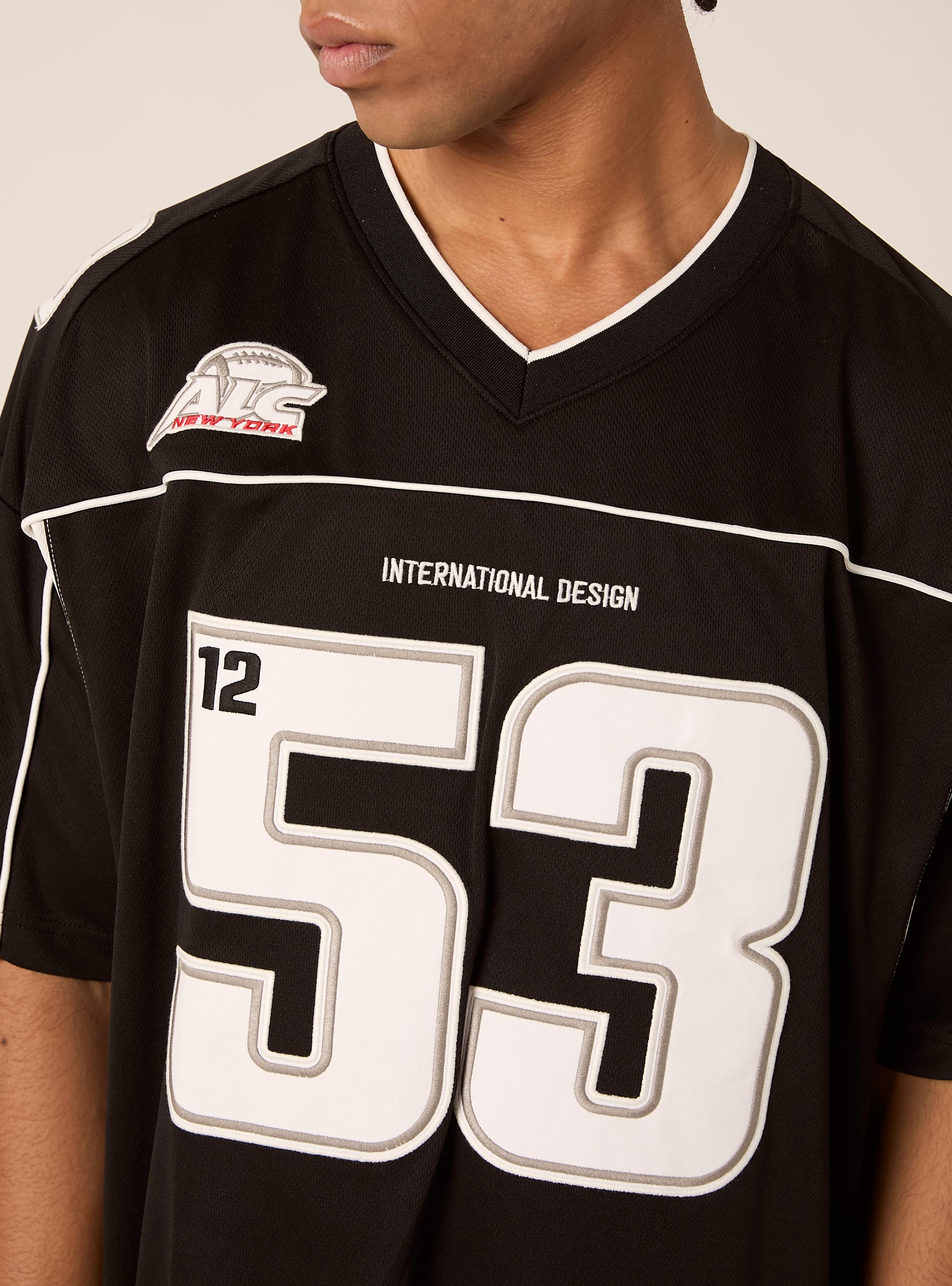 T-shirt collo a v con applicazioni, BK1 BLACK