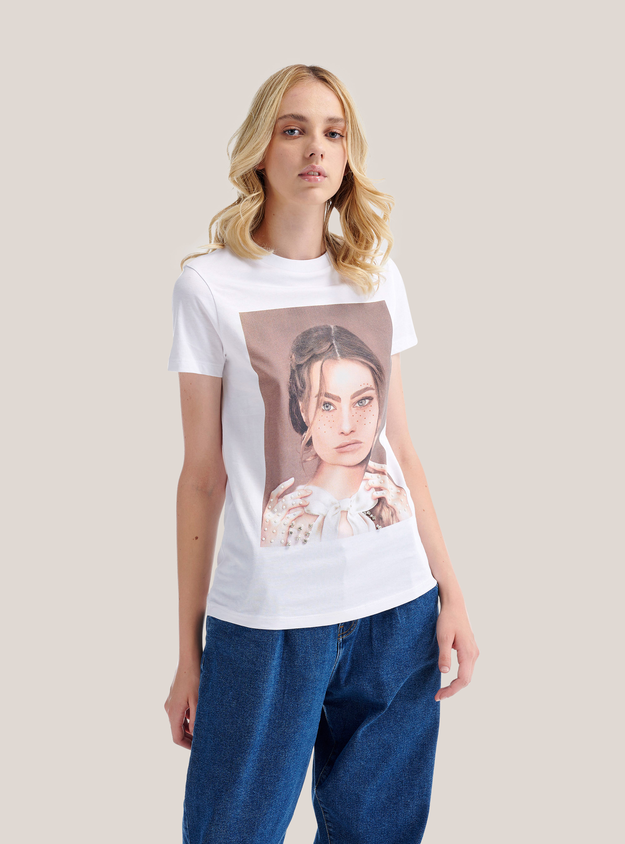 T-shirt with photographic print and pearl applications, WHITE