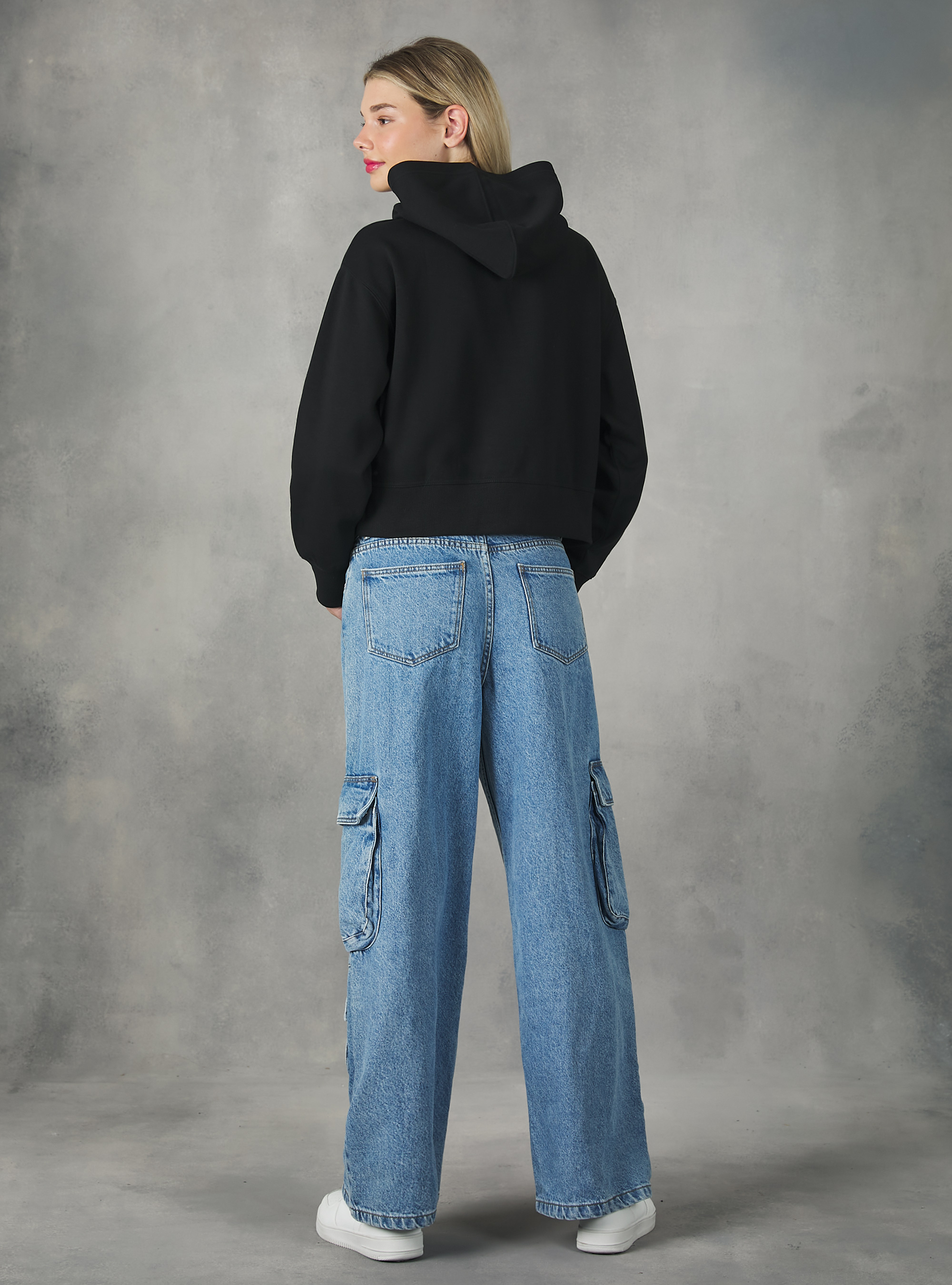 Cropped sweatshirt with comfort fit hood, BK1 BLACK