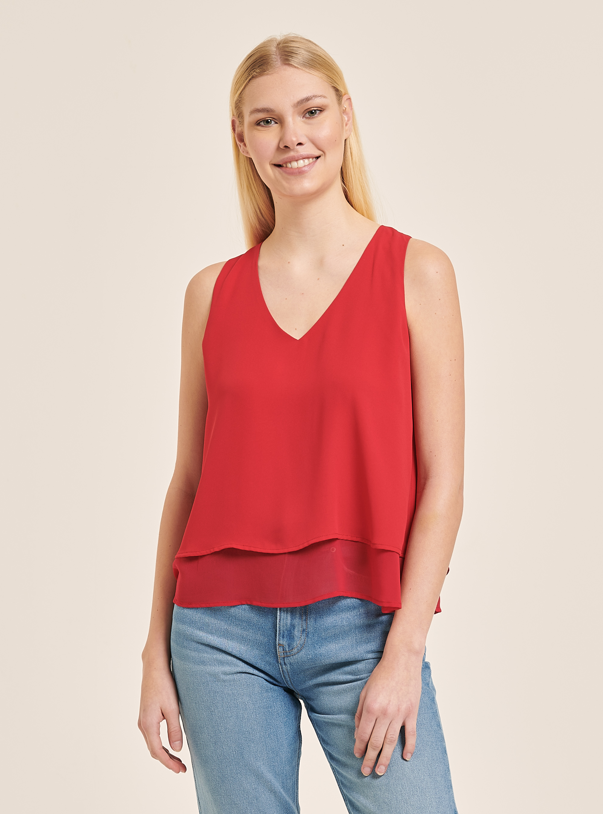 Sleeveless v-neck blouse, RED