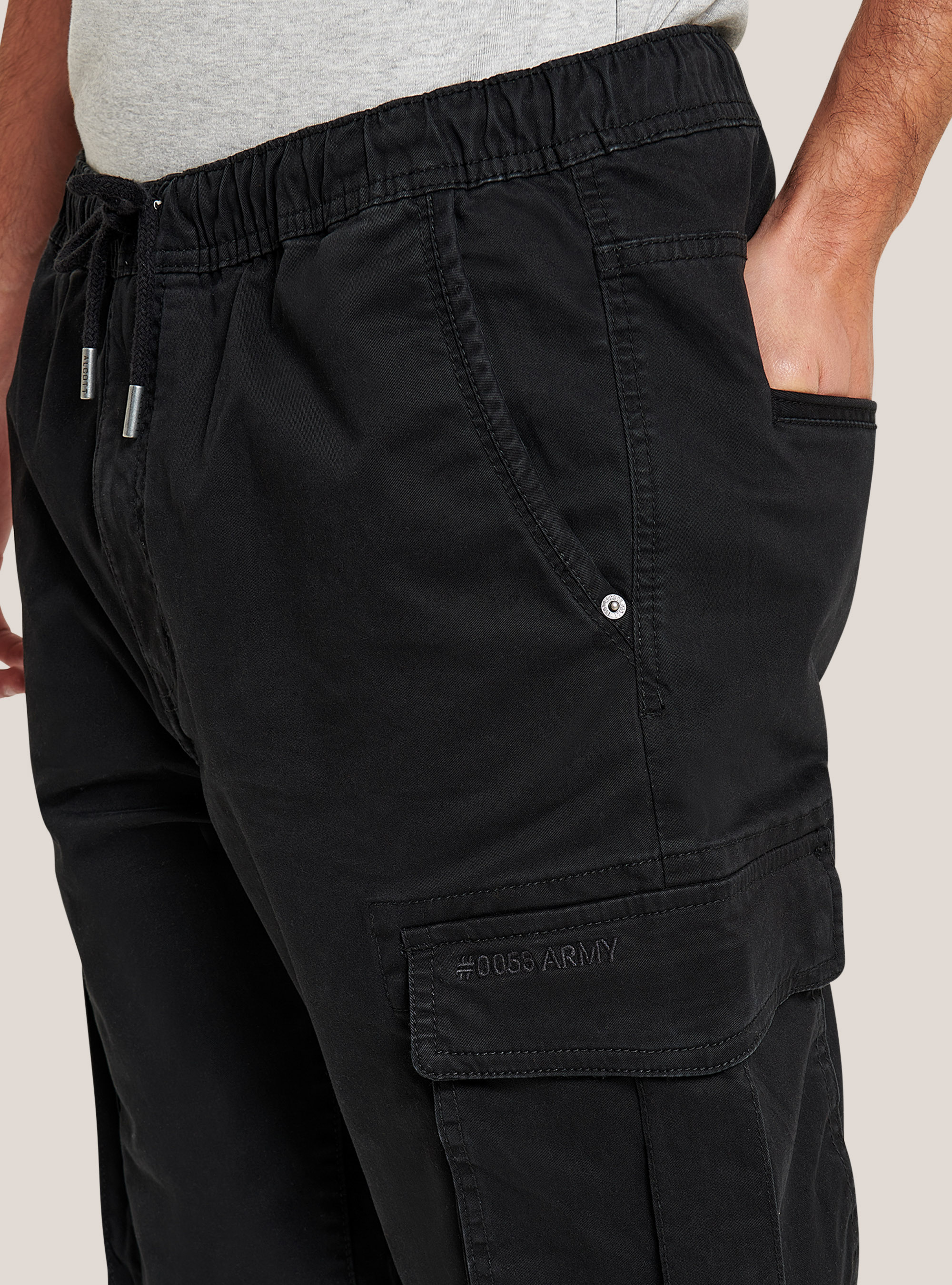 Cargo-Jogger aus Stretch-Baumwolltwill, C101 BLACK