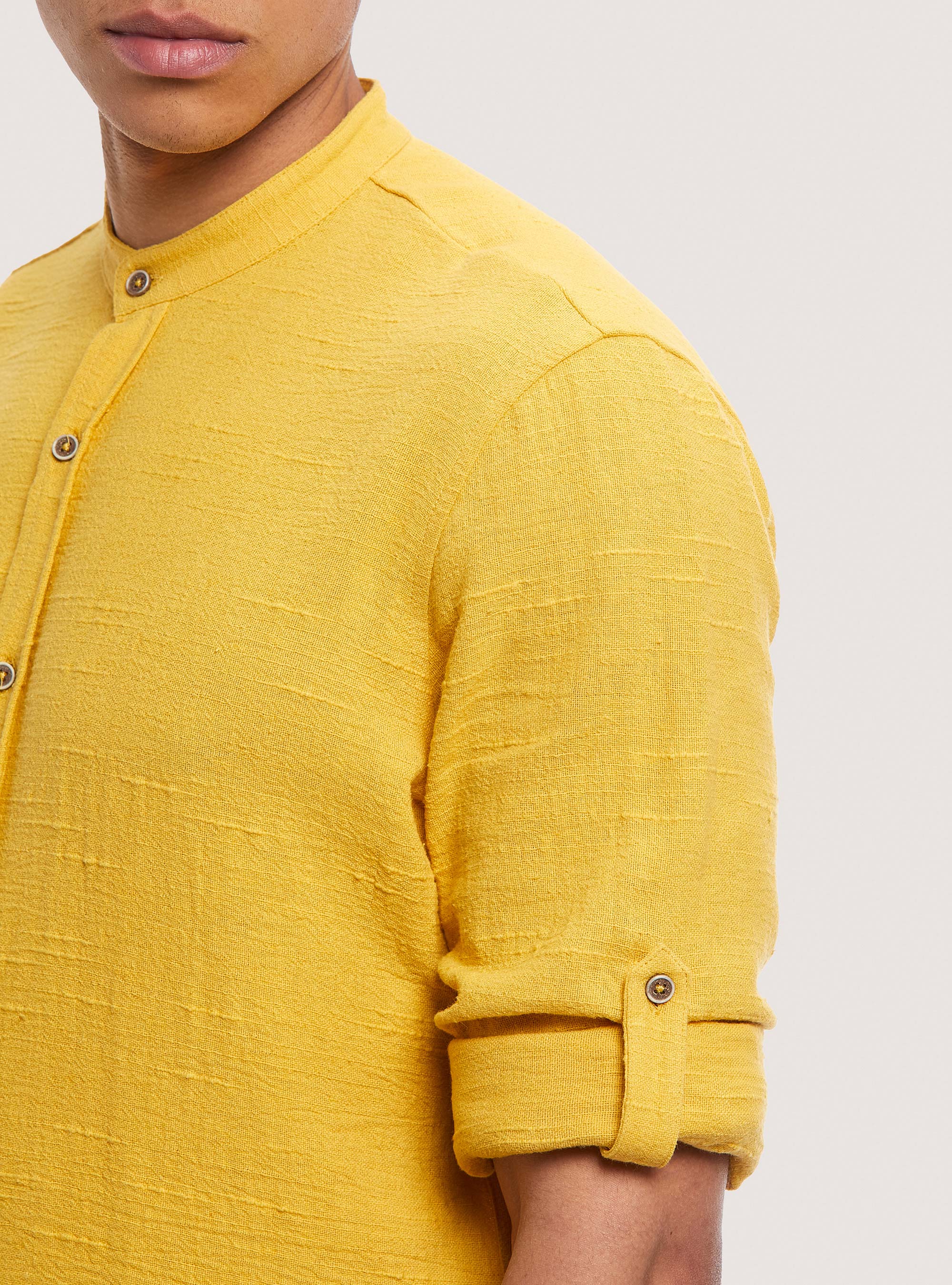 Camicia in misto lino con collo coreano, C7688 SENAPE