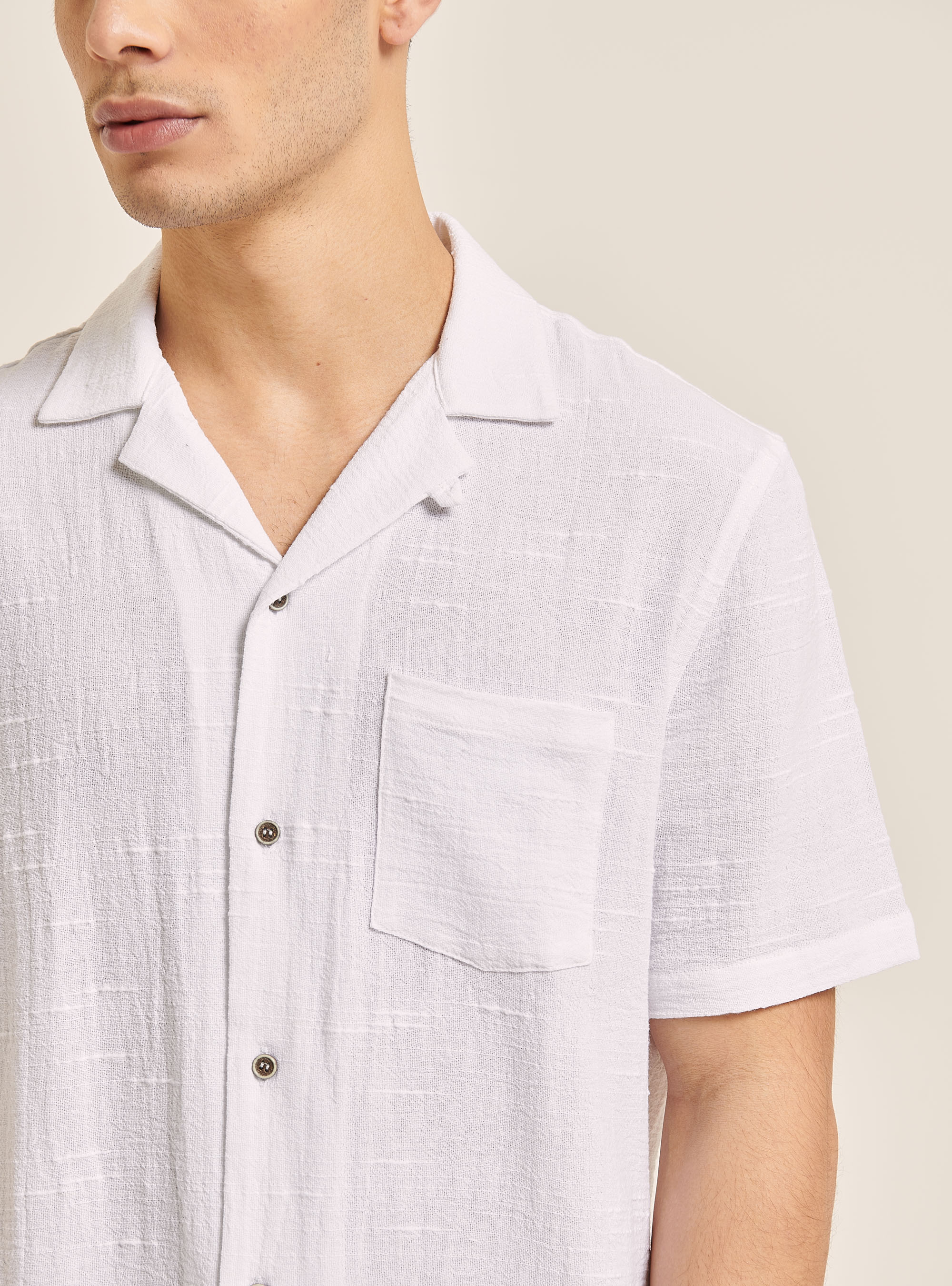 Linen blend shirt with breast pocket and bowling collar, WHITE