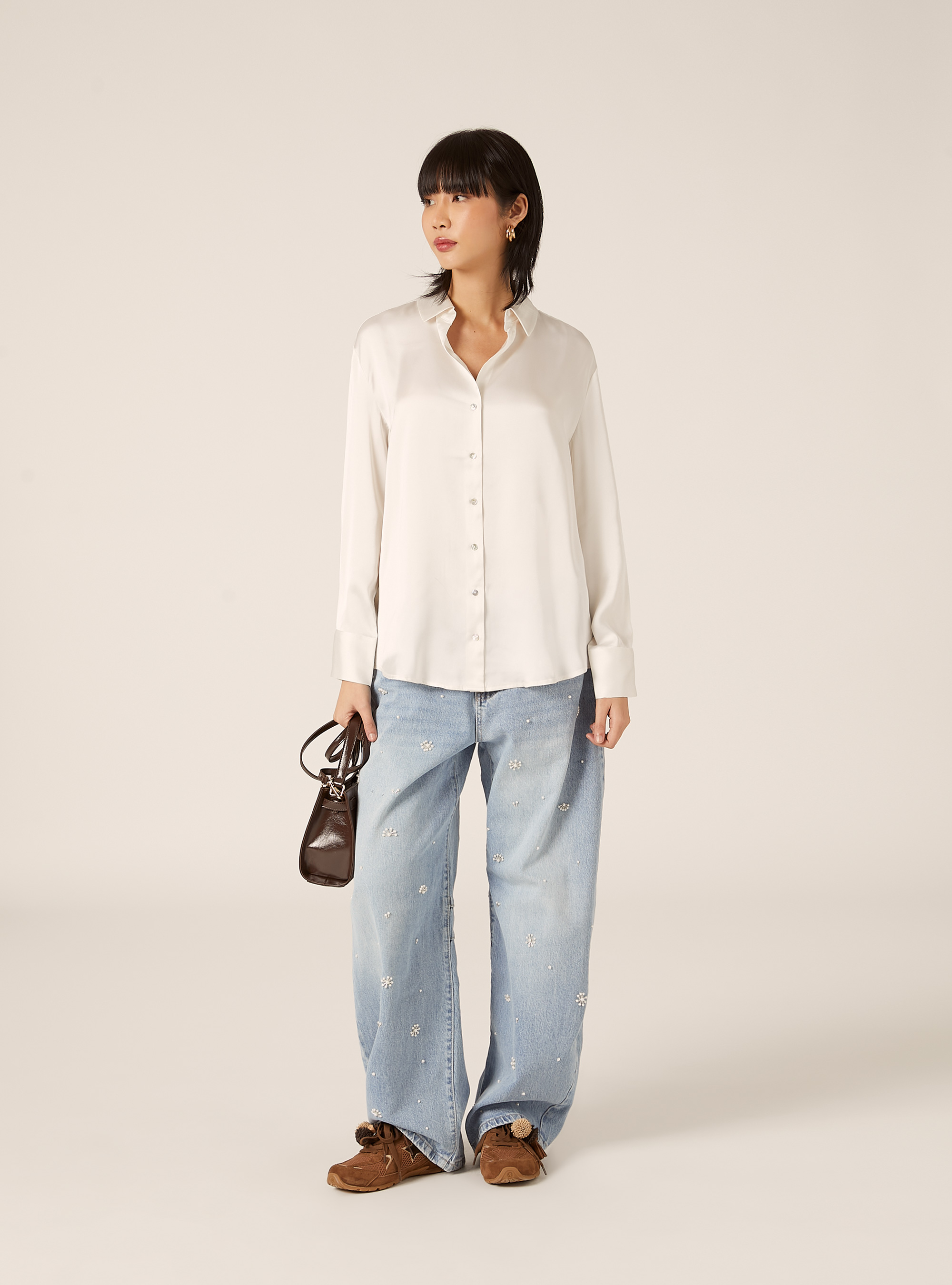 Camicia in satin con colletto a revers, WH2 WHITE