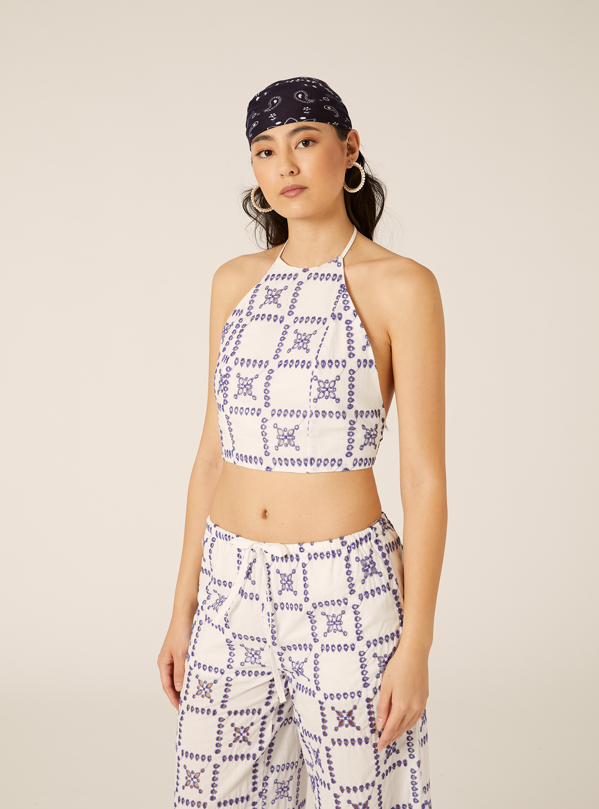 Top hatelier con ricami in contrasto, WH2 WHITE
