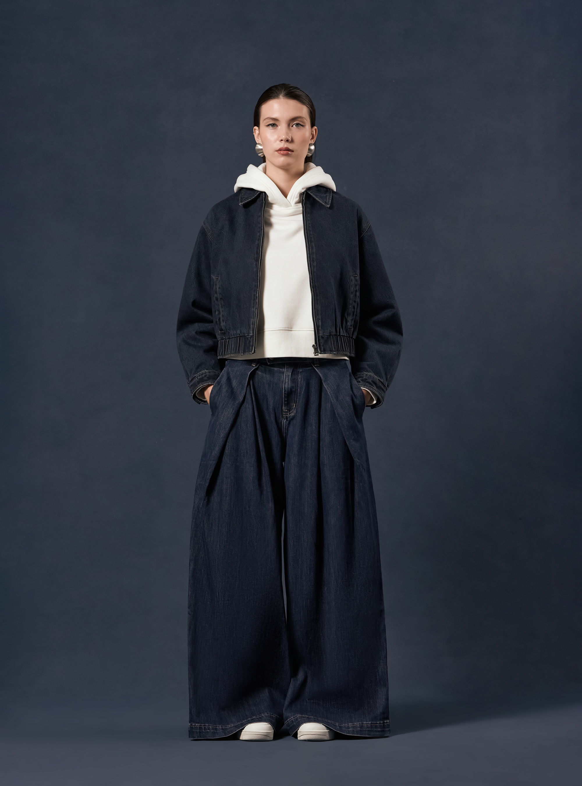 Wide leg palazzo jeans with front pleats, D002 MEDIUM DARK BLUE