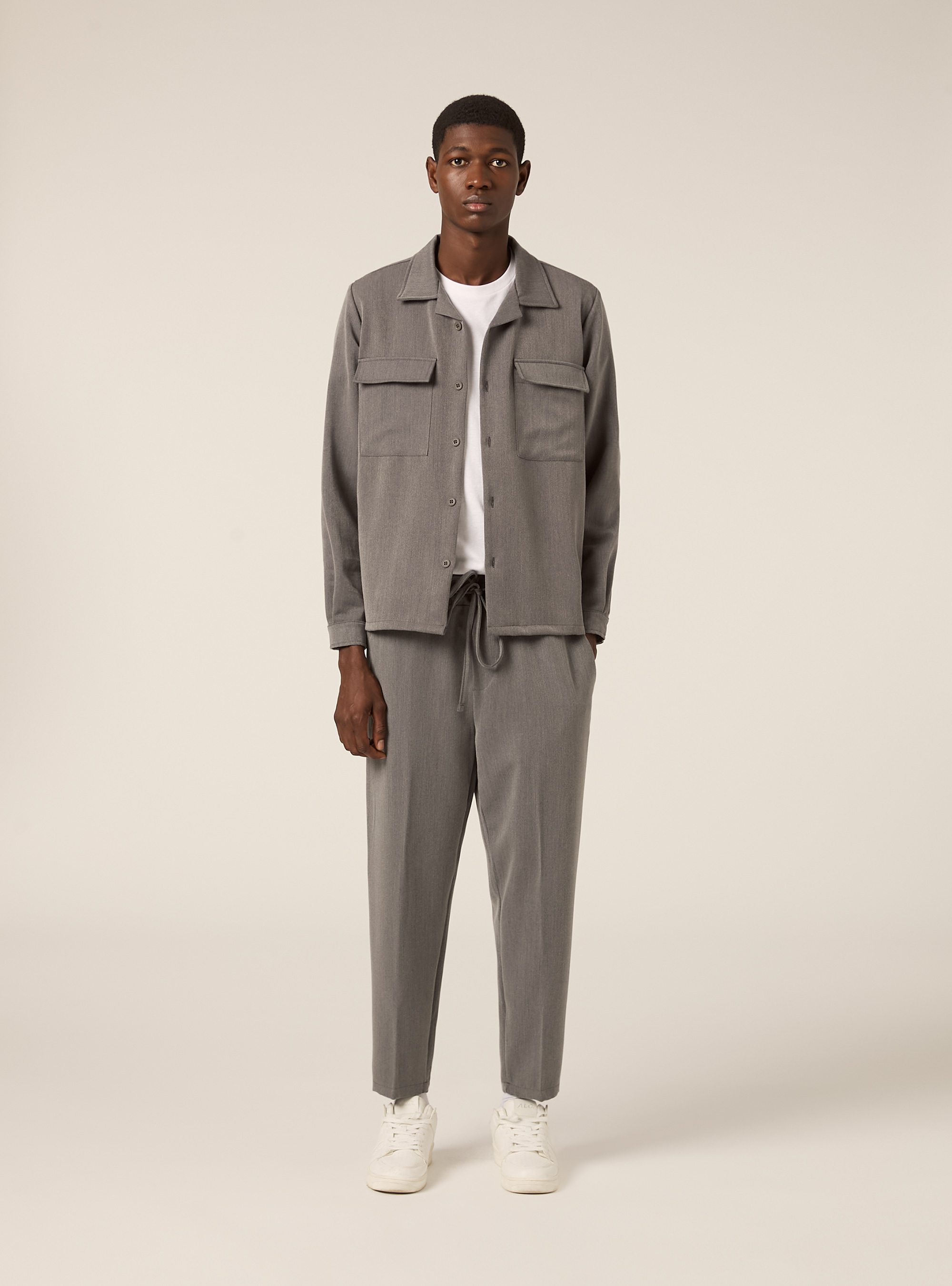 Camicia basic con tasconi, MGY1 GREY MEL DARK