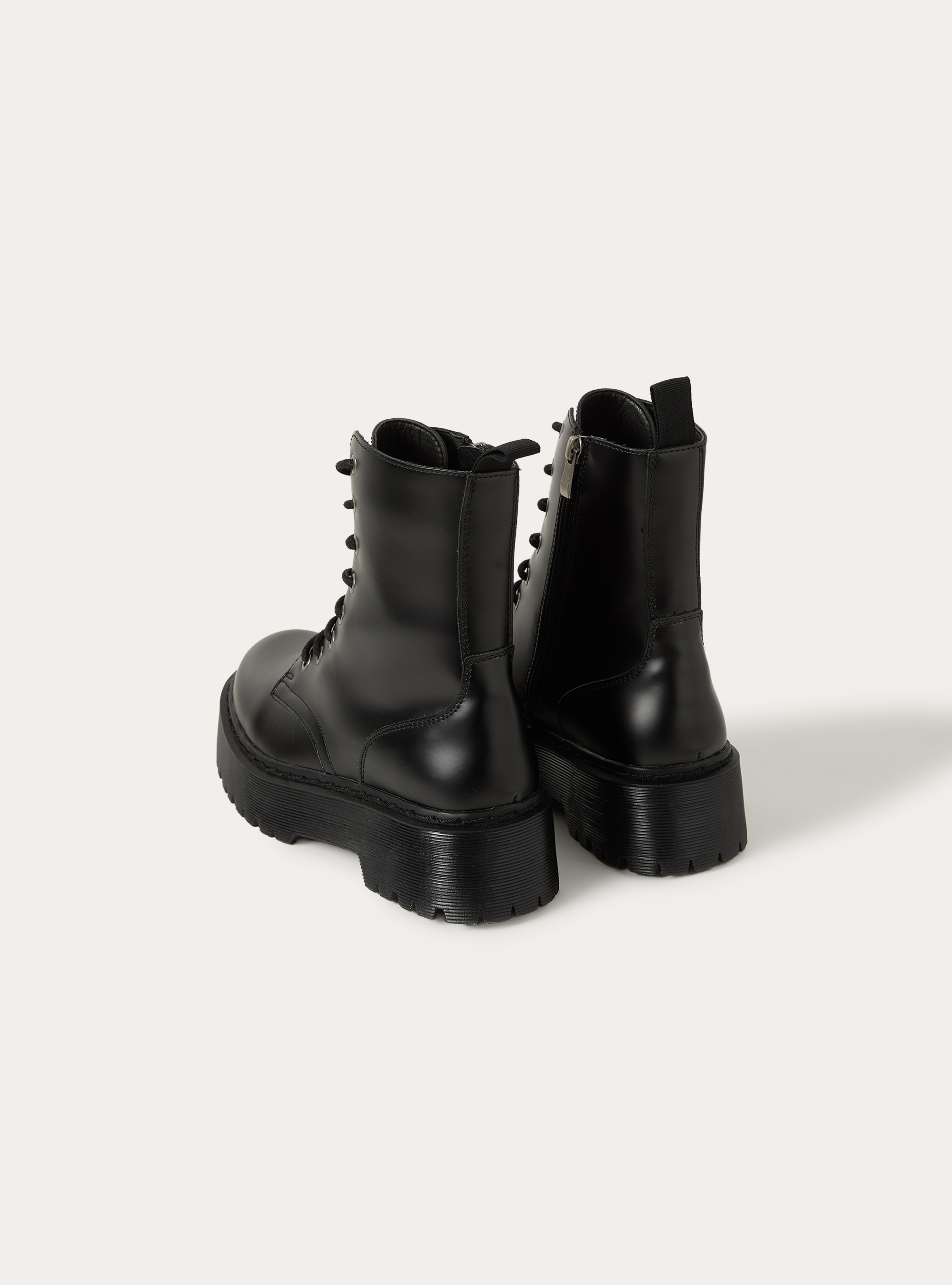 Schnuerboots in lederoptik mit profilsohle, BK1 BLACK
