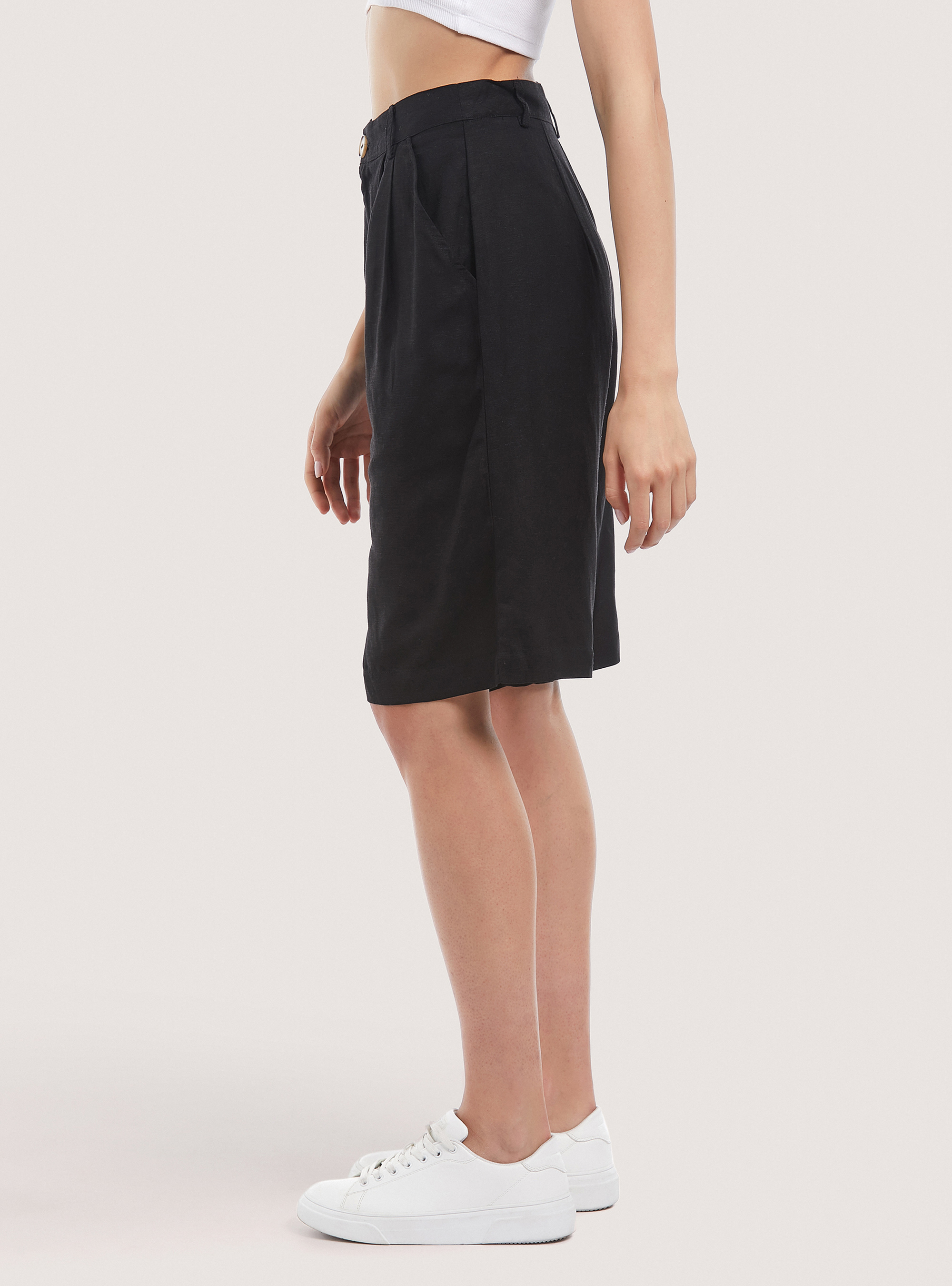 Bermudas midi en mezcla de lino, NEGRO