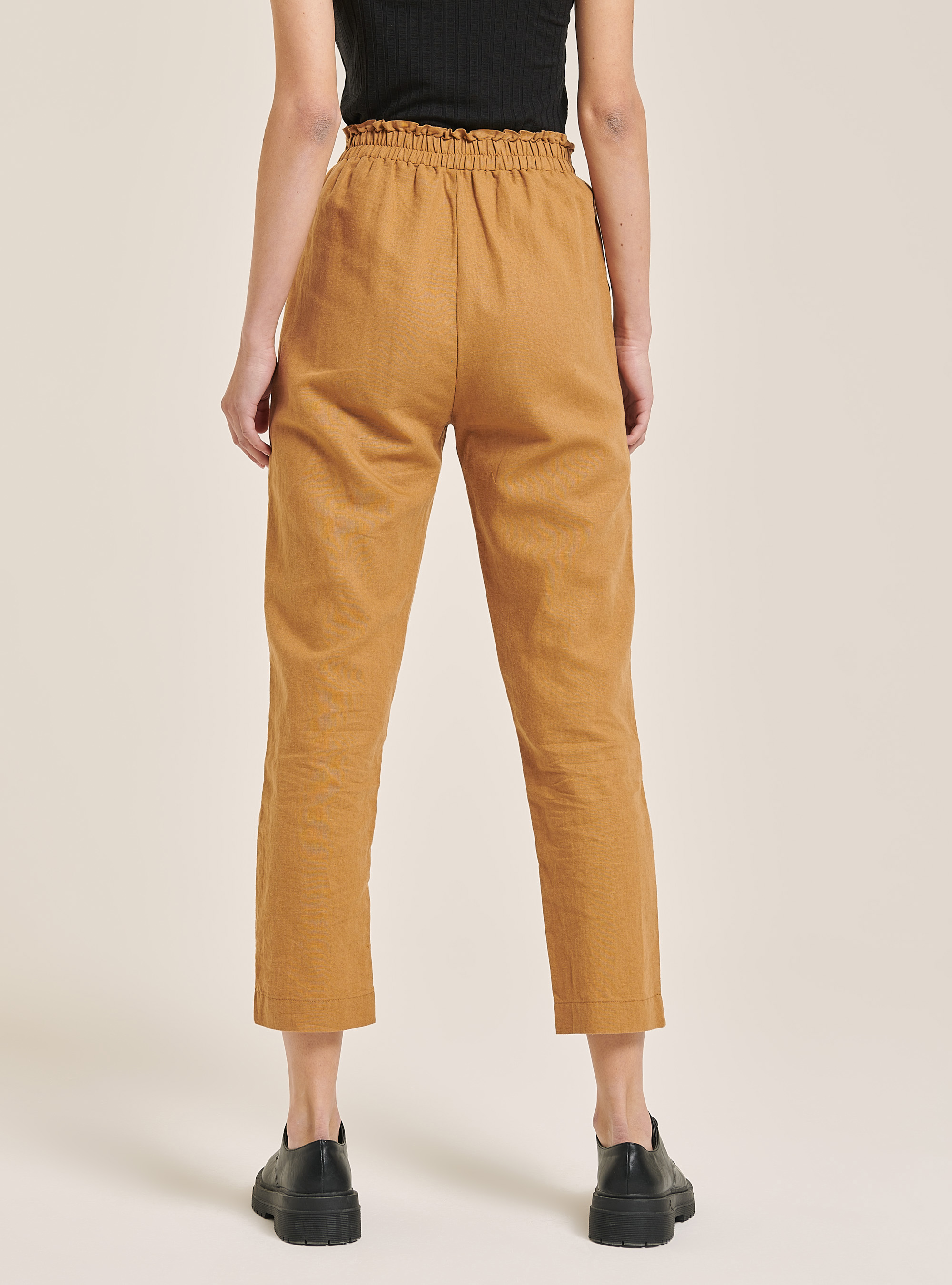 Paperbag linen trousers, C5527 CAMEL